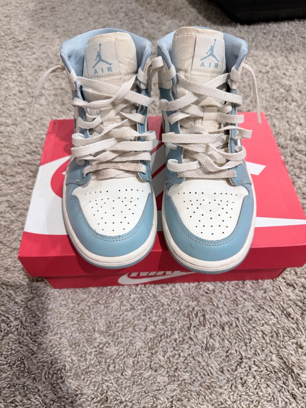 Nike Air Jordan 1 Mid University Blue Moon